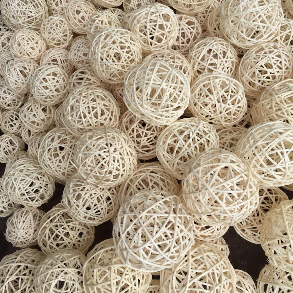 Rattan Export Sfera in rattan a intreccio aperto