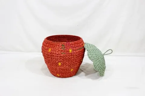 Rattan Export Natural Straw Strawberry Basket – Handwoven Water Hyacinth Decor from Vietnam - REX-SD10774A-1MC