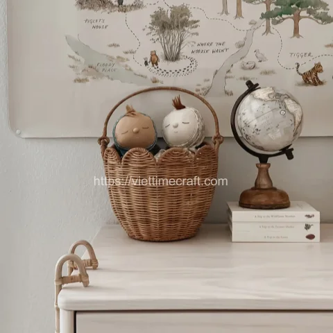 Wholesale Tulip Shape Rattan Carry Basket – M0917