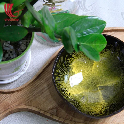 Lacquered Coconut Bowls With Firework Collection